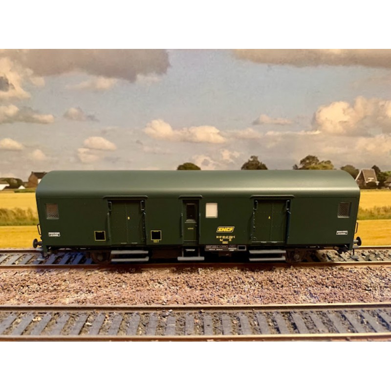 MODELS WORLD 30317 FOURGON DD2AI VERT, CHASSIS GRIS MARQUAGE UIC N° 50 87 93-47 558-5 SNCF AVEC...